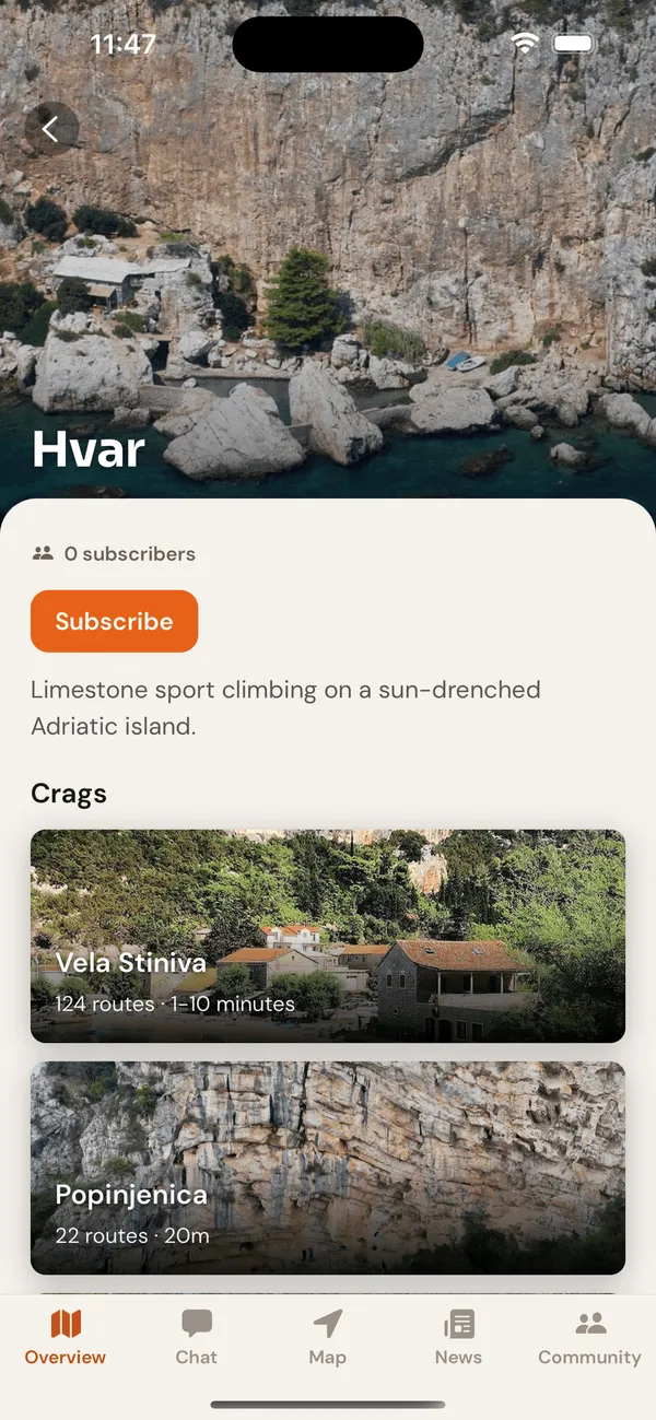 The Hvar chapter screen with crags list and the overview, chat, map, news and community tabs.